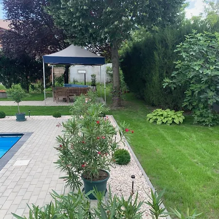 Pool And Apartamento
