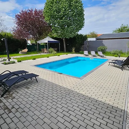 Pool And Apartmán